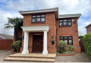 Luxury Canterbury Holiday Home Sleeps Ten Wifi